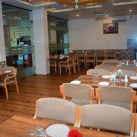 Hotel Swamiraj Indapur  Екстер'єр фото