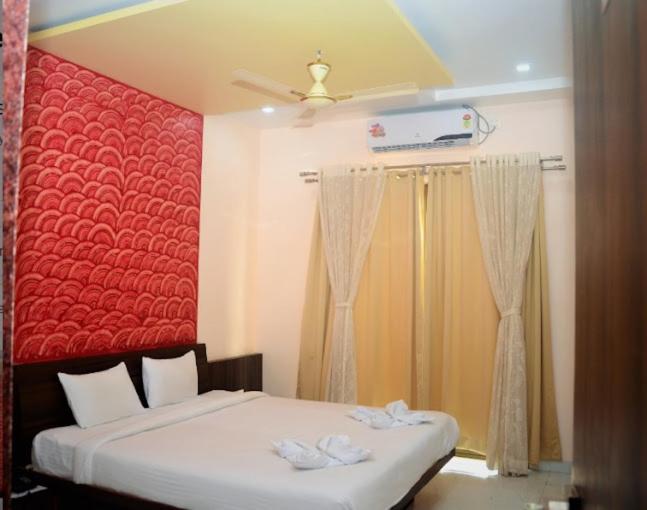 Hotel Swamiraj Indapur  Екстер'єр фото